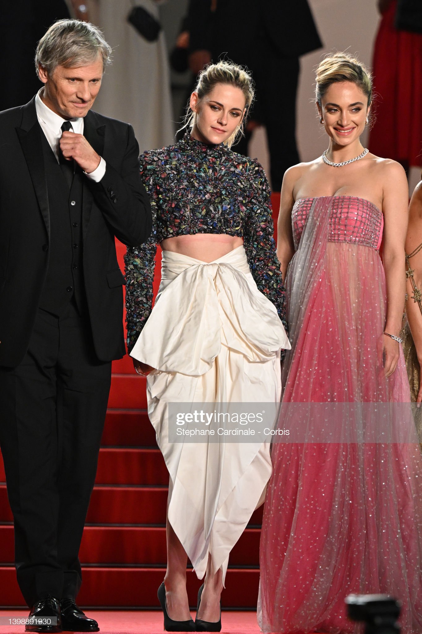 cannes-2022-crimes-of-the-future-david-cronenberg-denise-capezza-foto-cast-07-viggo-mortensen-kristen-stewart