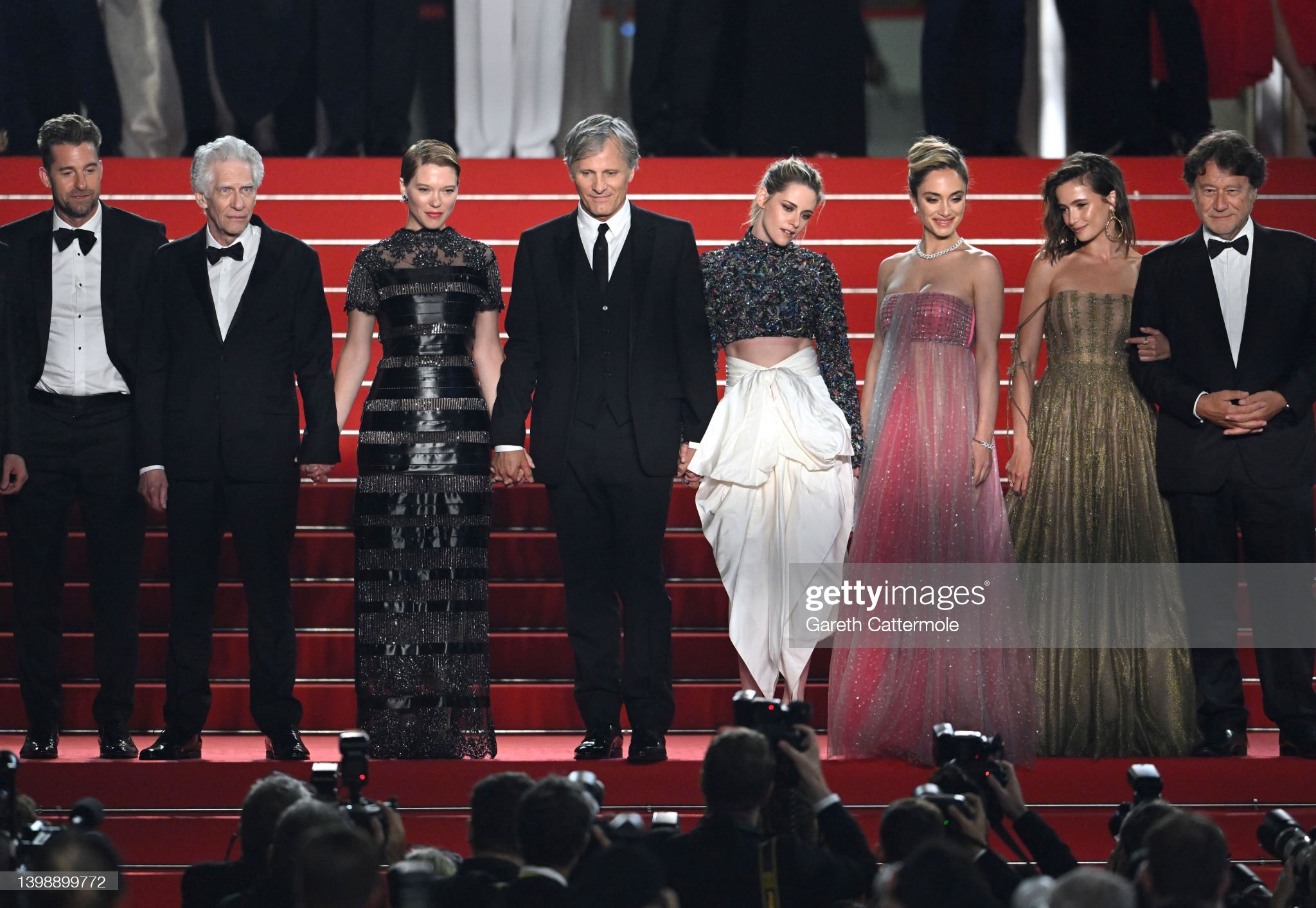 cannes-2022-crimes-of-the-future-david-cronenberg-denise-capezza-foto-cast-08-lea-seydoux-viggo-mortensen-kristen-stewart-lihi-kornowski